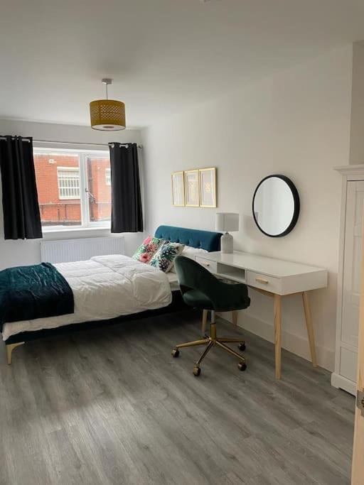 Stunning And Spacious 2Bed Flat In Central Woking Kültér fotó