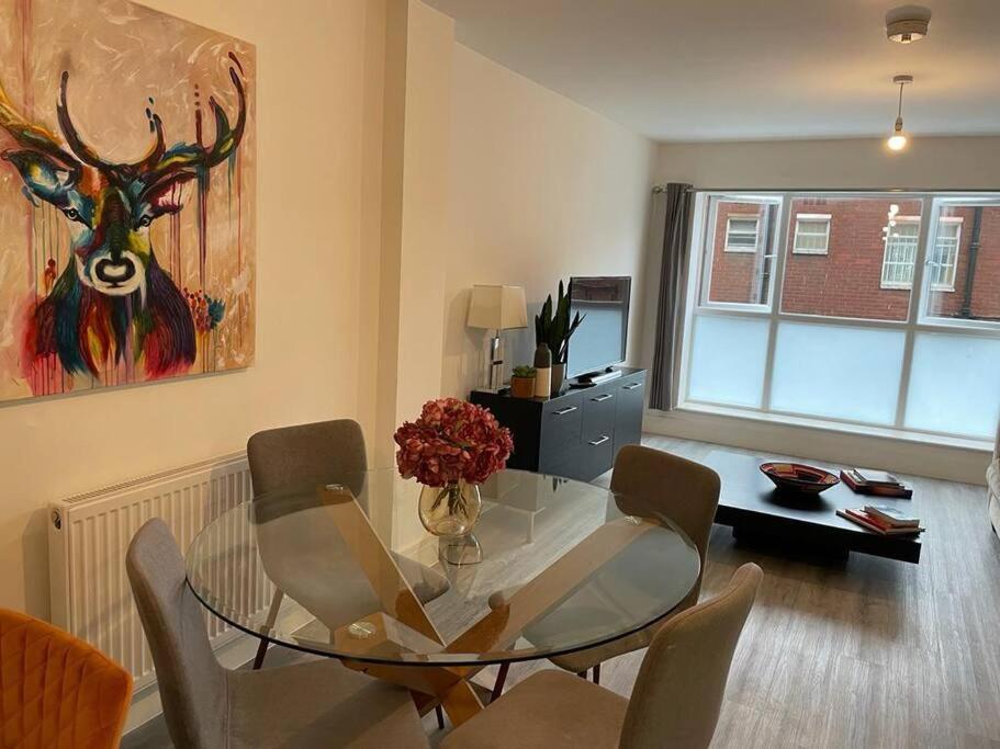 Stunning And Spacious 2Bed Flat In Central Woking Kültér fotó