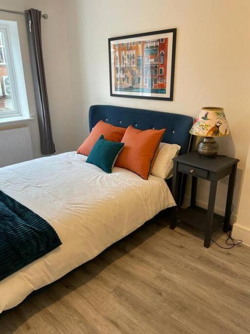 Stunning And Spacious 2Bed Flat In Central Woking Kültér fotó