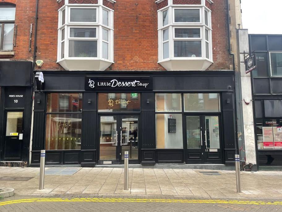 Stunning And Spacious 2Bed Flat In Central Woking Kültér fotó