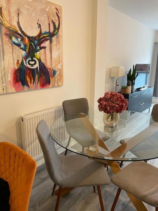 Stunning And Spacious 2Bed Flat In Central Woking Kültér fotó