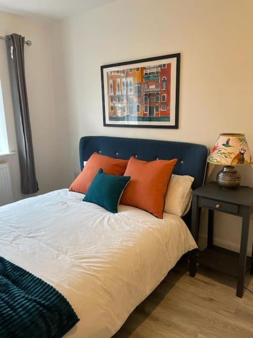Stunning And Spacious 2Bed Flat In Central Woking Kültér fotó